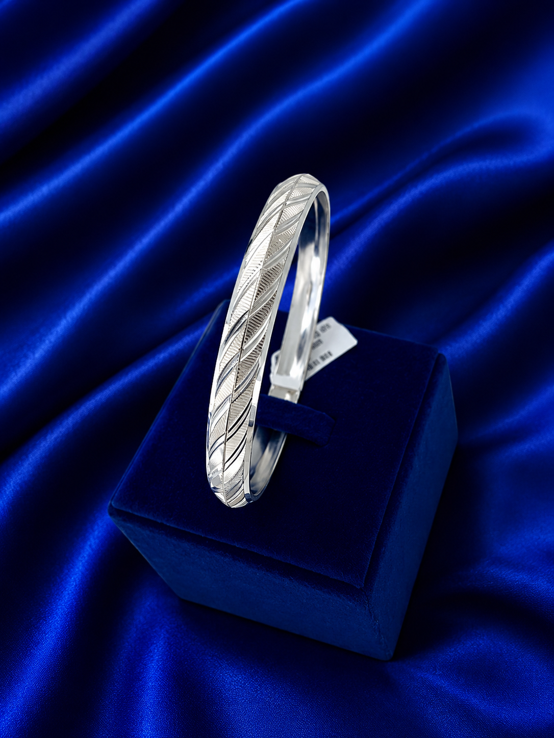 Silver Leaf Pattern Bangle Bracelet